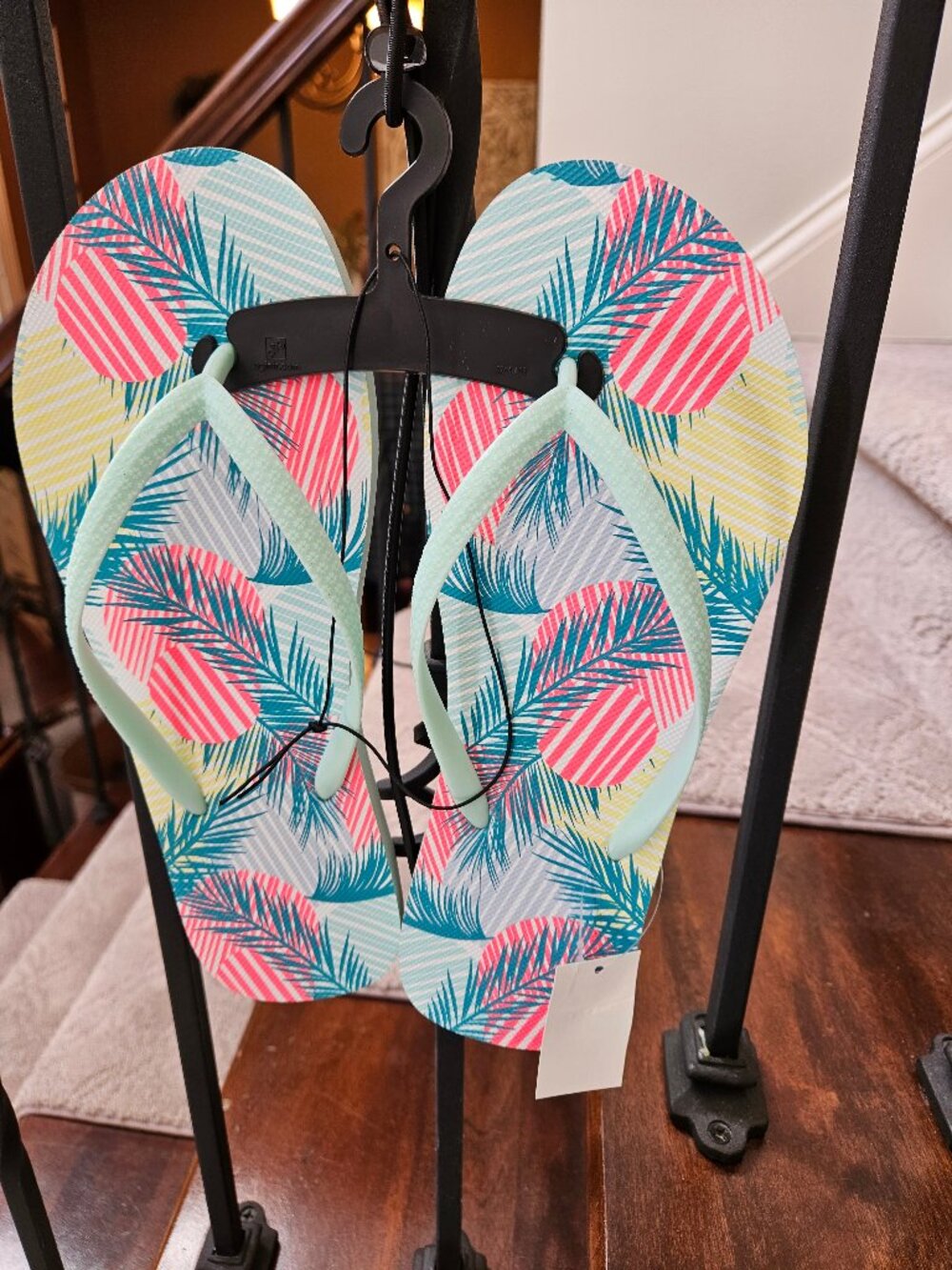 NWT Supreme Tropic Women's Flip-Flops, XL